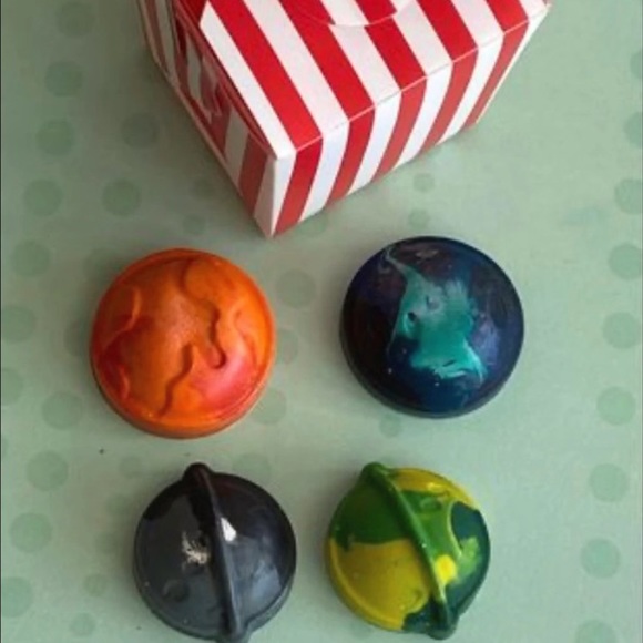 💖 5/$25 | Planet Shaped Crayons In Red Striped Gift Box - Picture 3 of 4